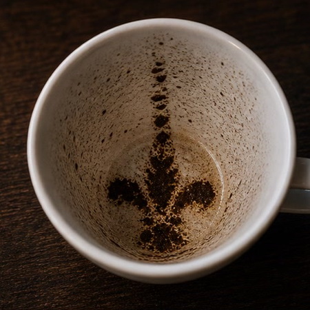 FLEUR DE LYS or LILY coffee grounds symbol photo variation 1