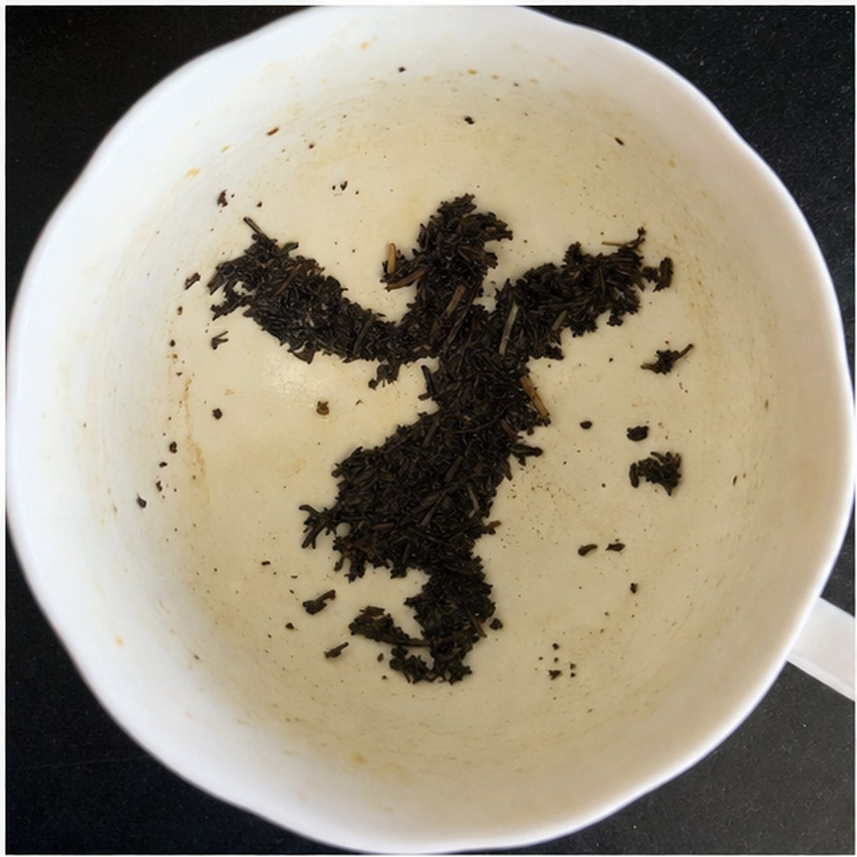 Angel (Flying) tea leaf reading cup example