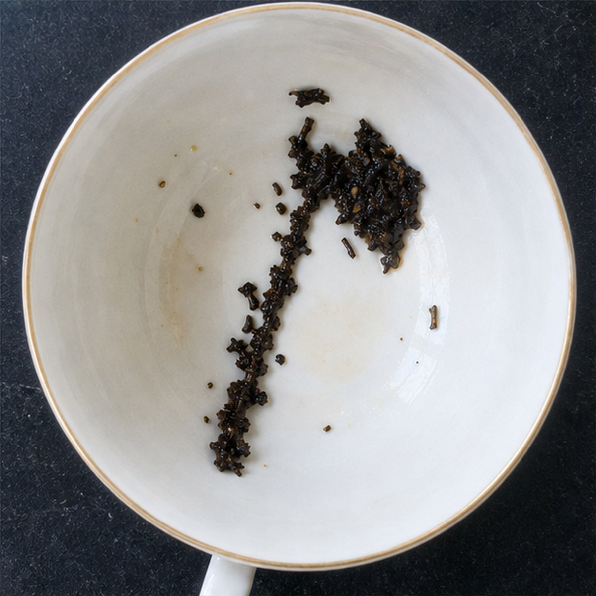 Axe tea leaf reading cup example