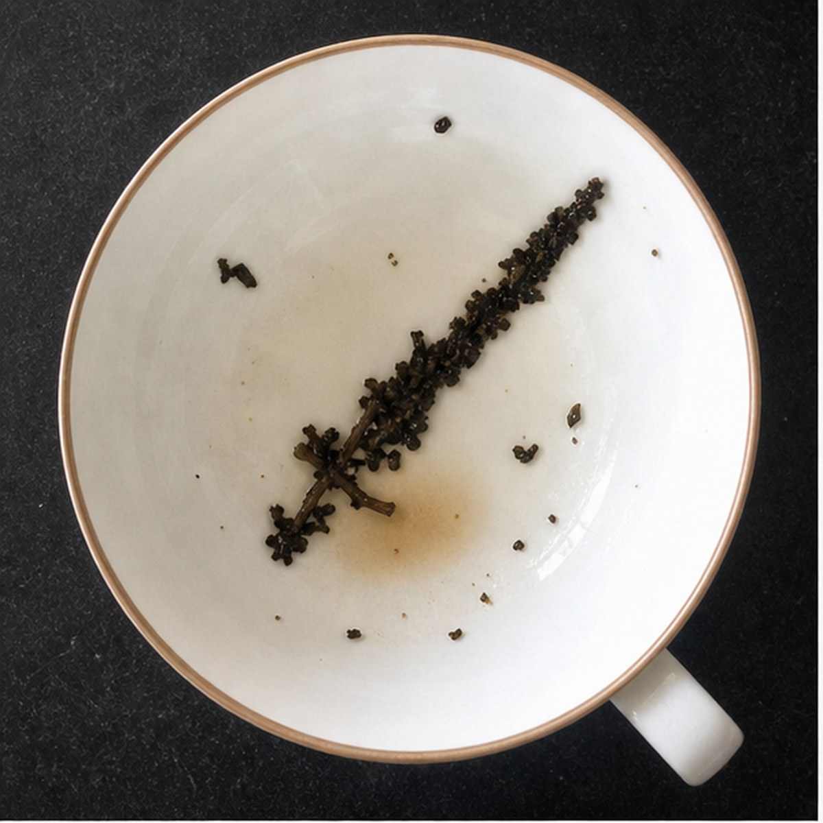 Bayonet tea leaf reading cup example