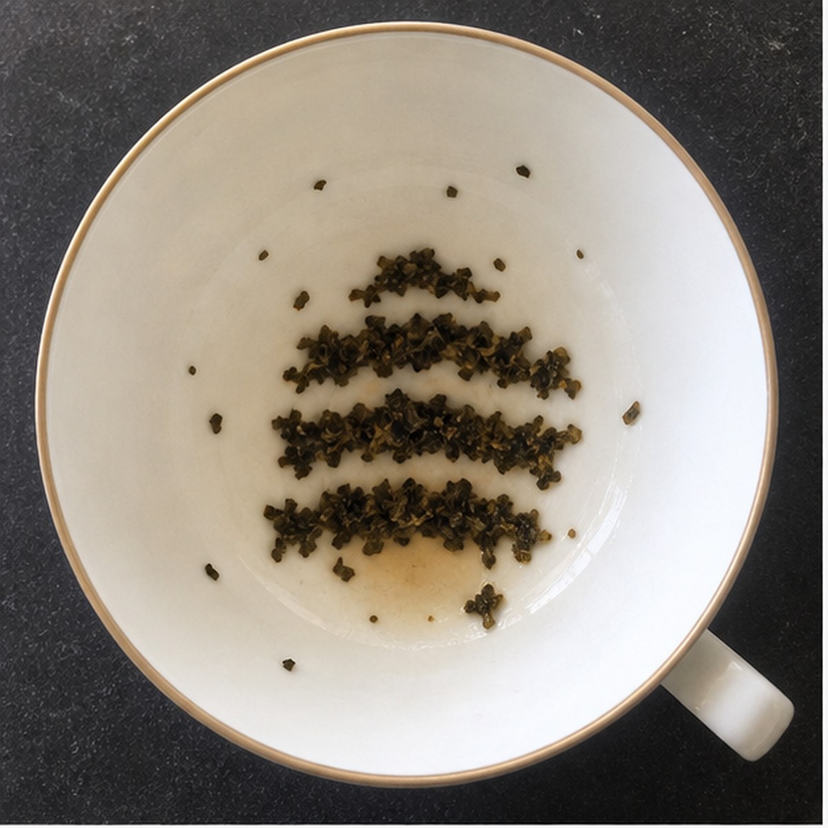 Beehive tea leaf reading cup example