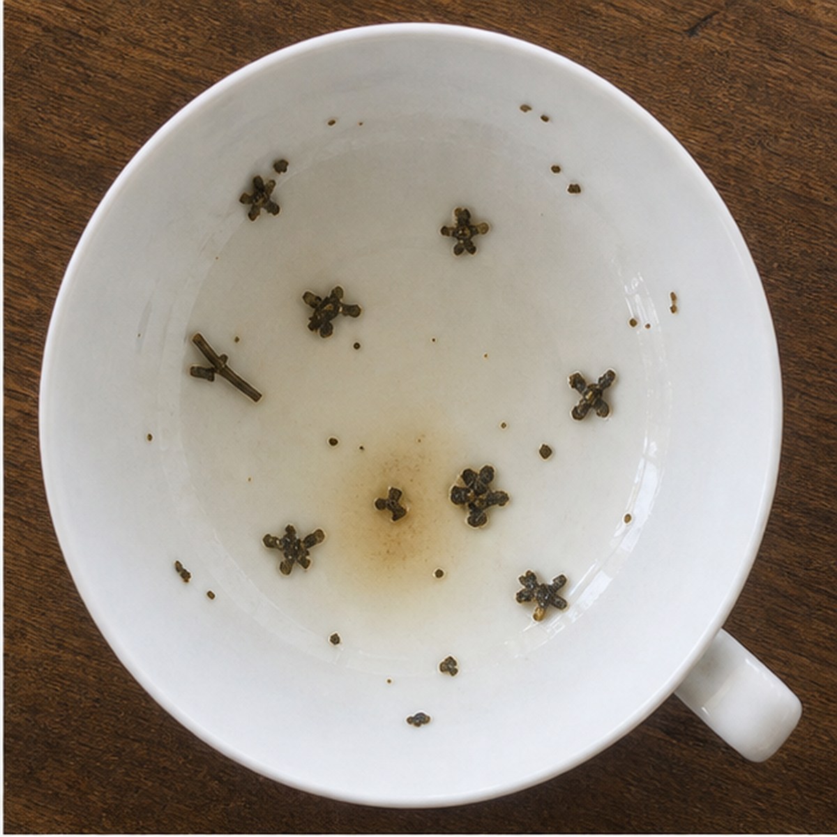 Bees tea leaves cup variation one