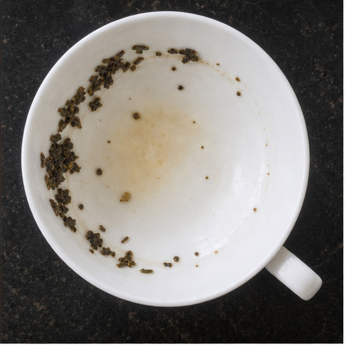 Border tea leaf reading cup example
