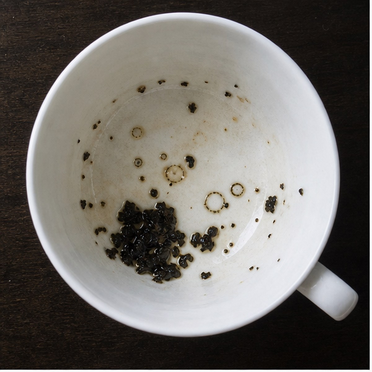 Bubbles tea leaf reading cup example