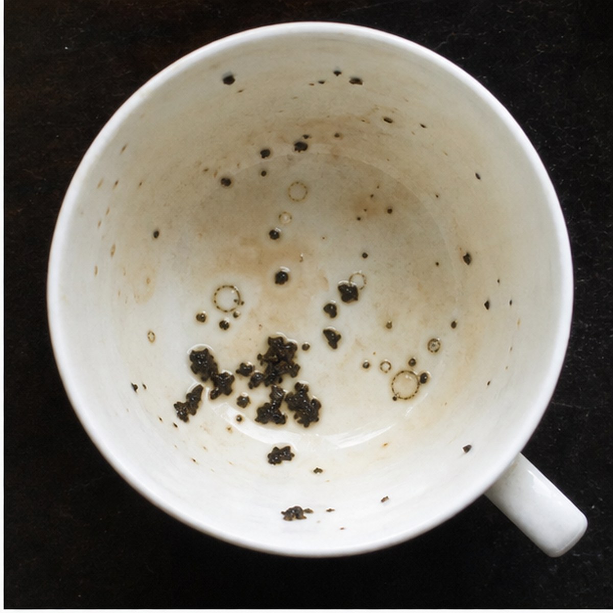 Bubbles tea leaves cup variation one