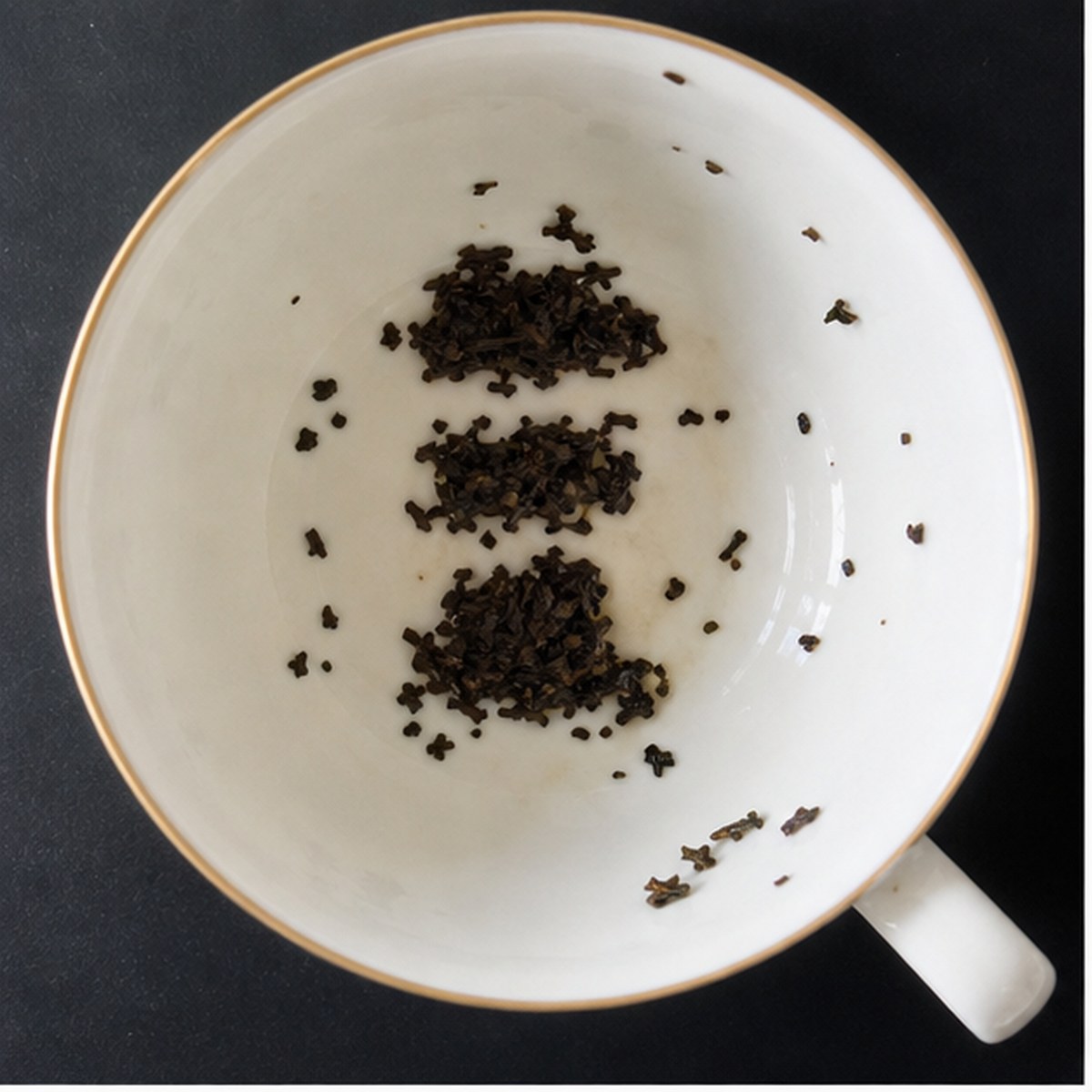 Cakes tea leaf reading cup example
