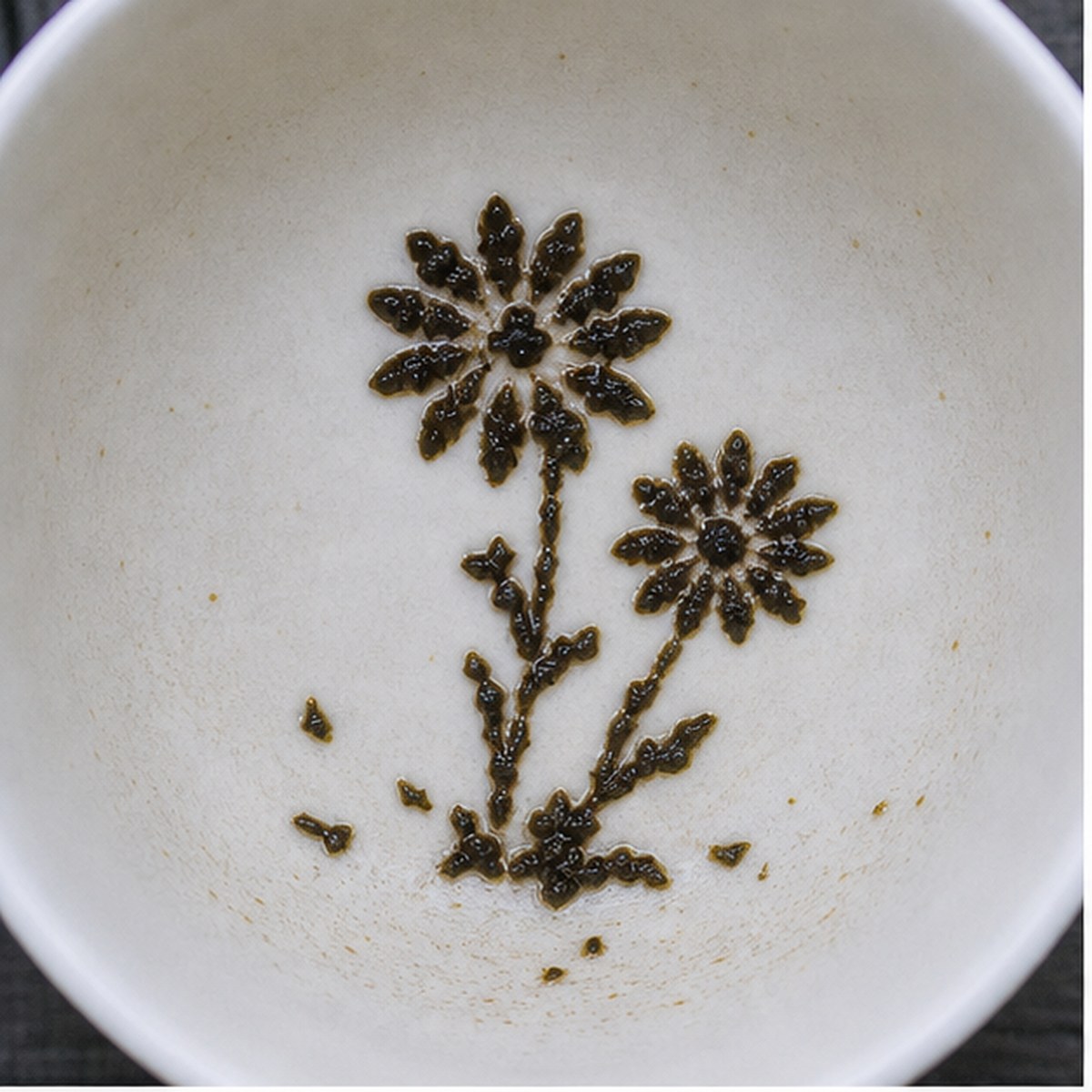 Daisies tea leaf reading cup example