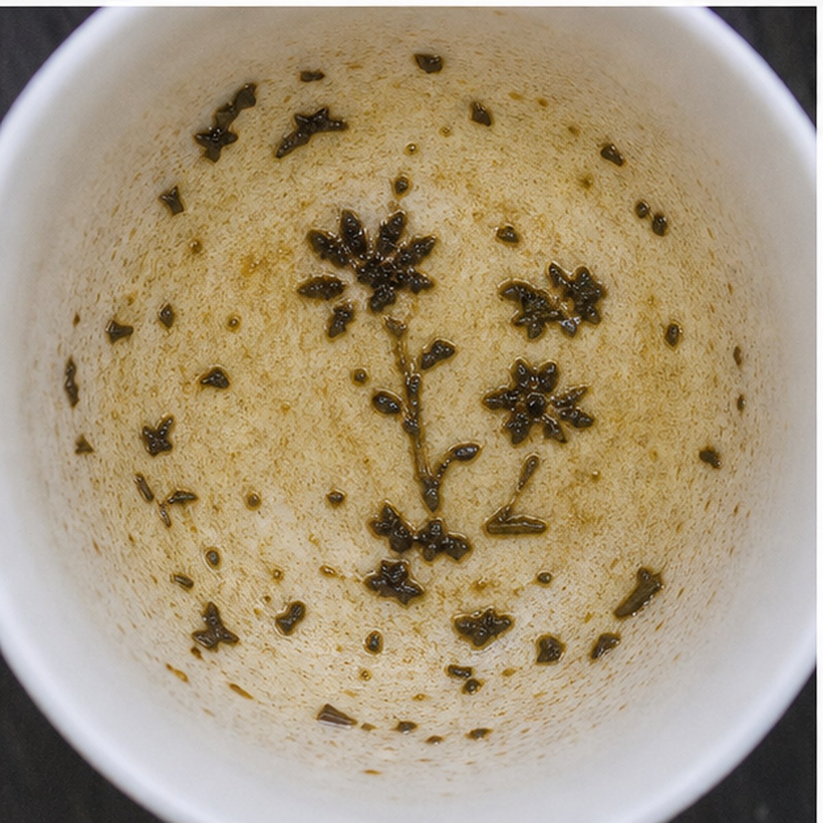 Daisies tea leaves cup variation two