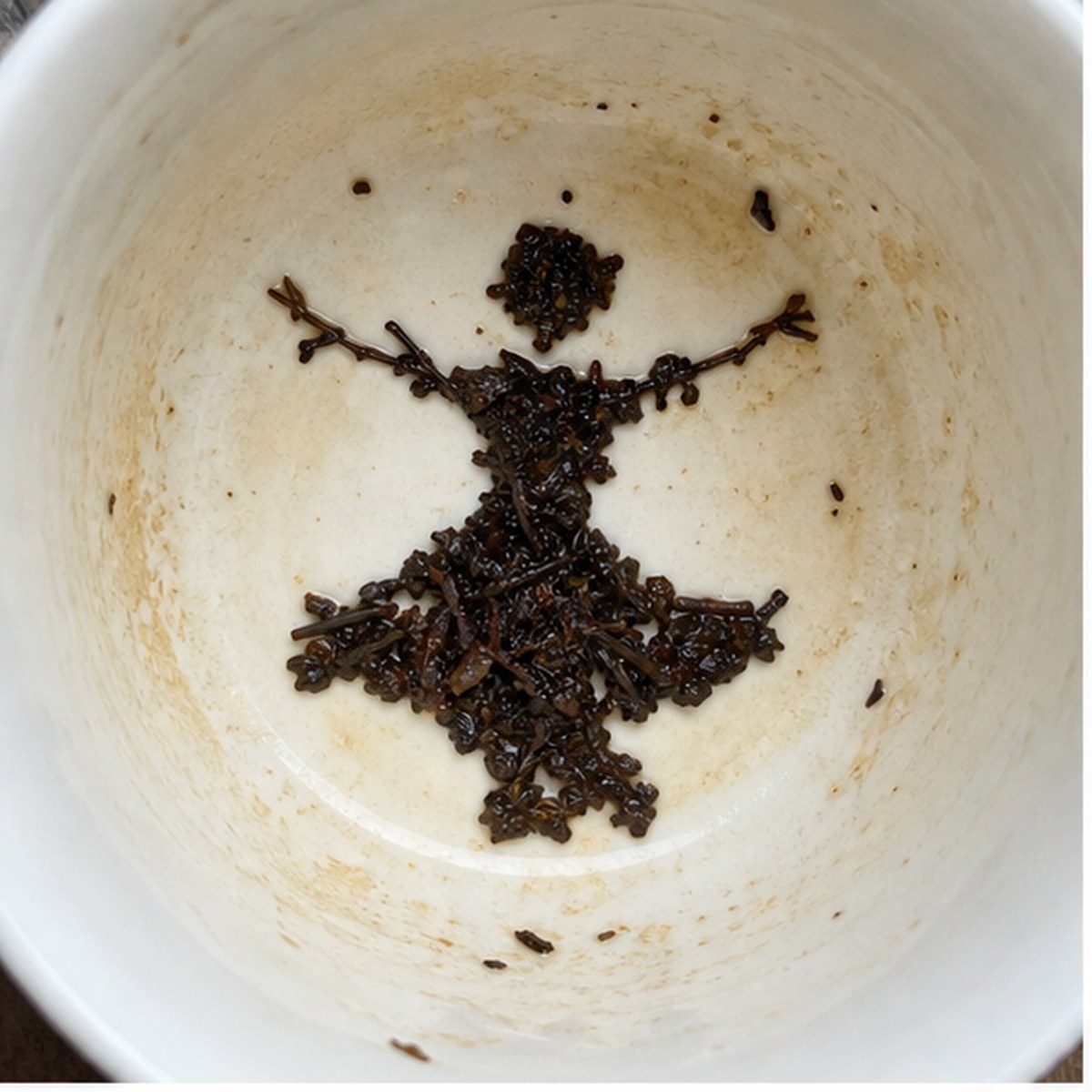 Dancing-Doll tea leaf reading cup example