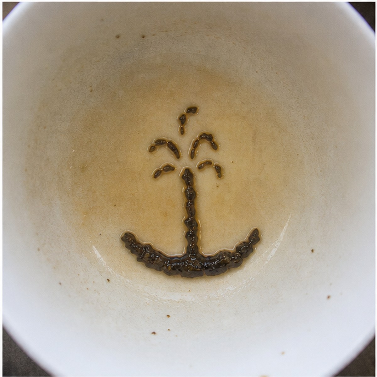 Fountain tea leaf reading cup example