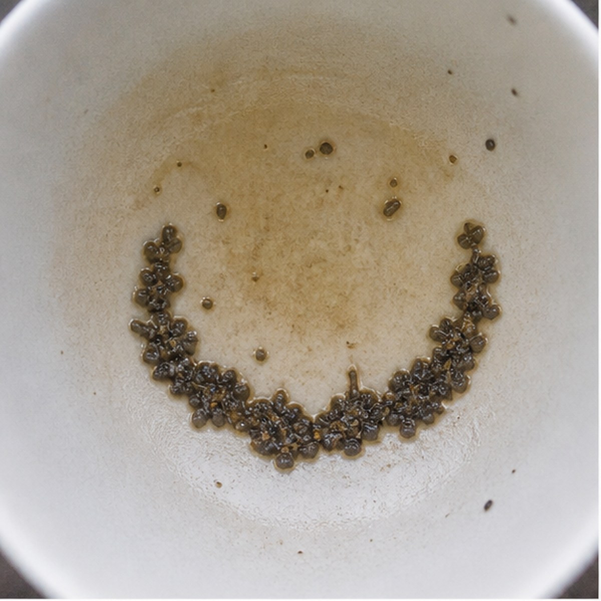 Garland tea leaf reading cup example