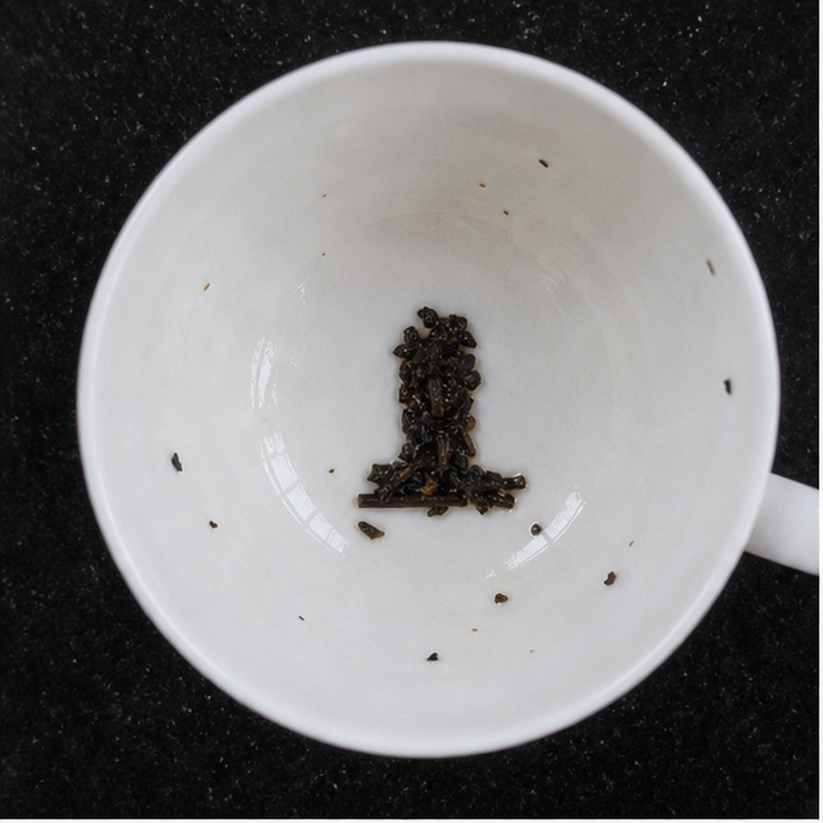 Grave tea leaf reading cup example