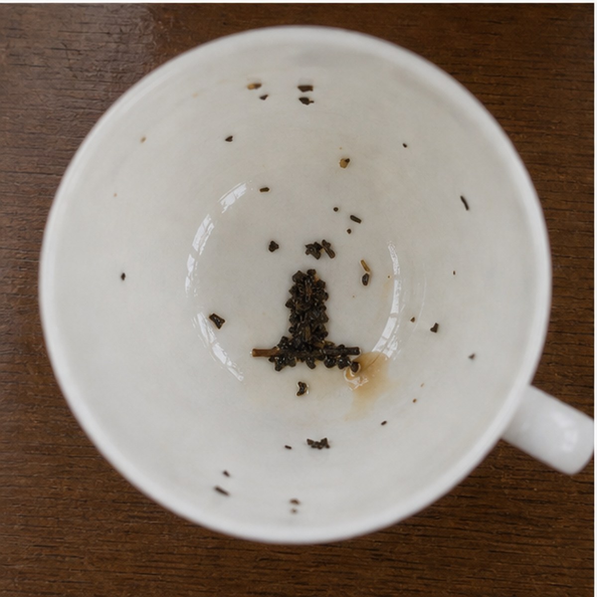 Grave tea leaves cup variation two