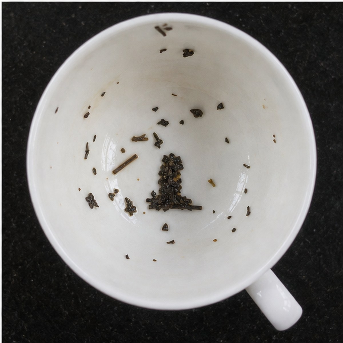 Grave tea leaves cup variation three