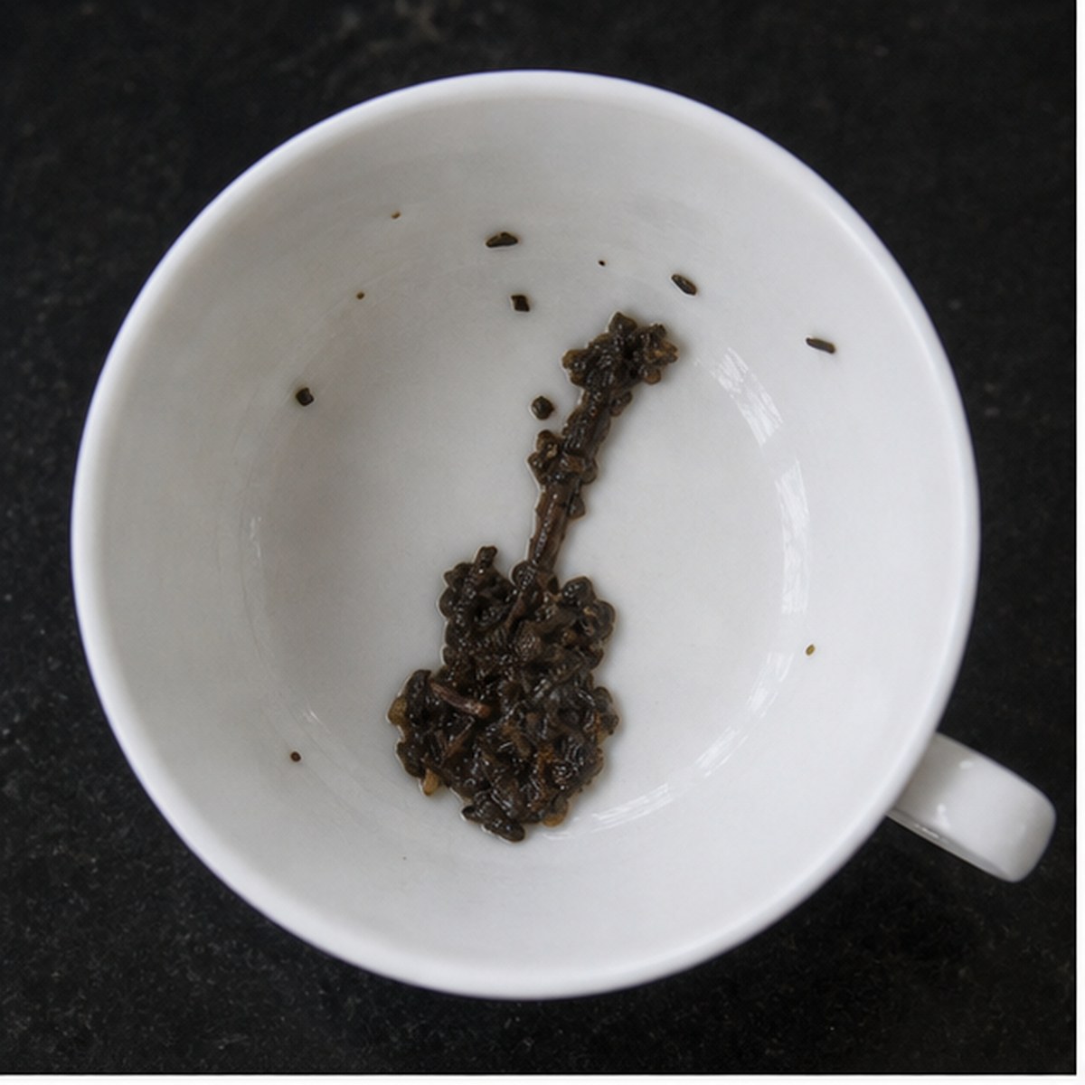 Guitar tea leaf reading cup example