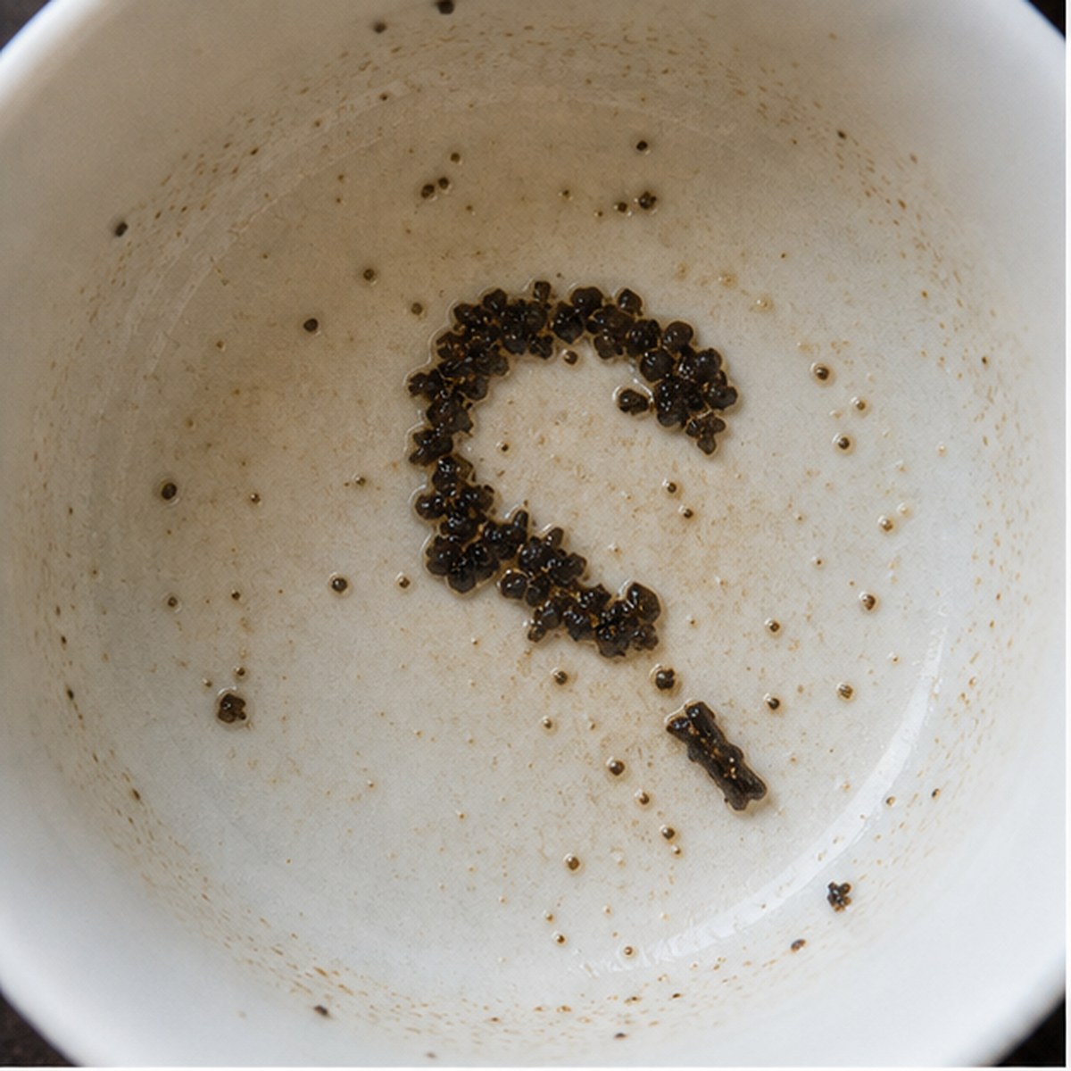 Handglass tea leaf reading cup example