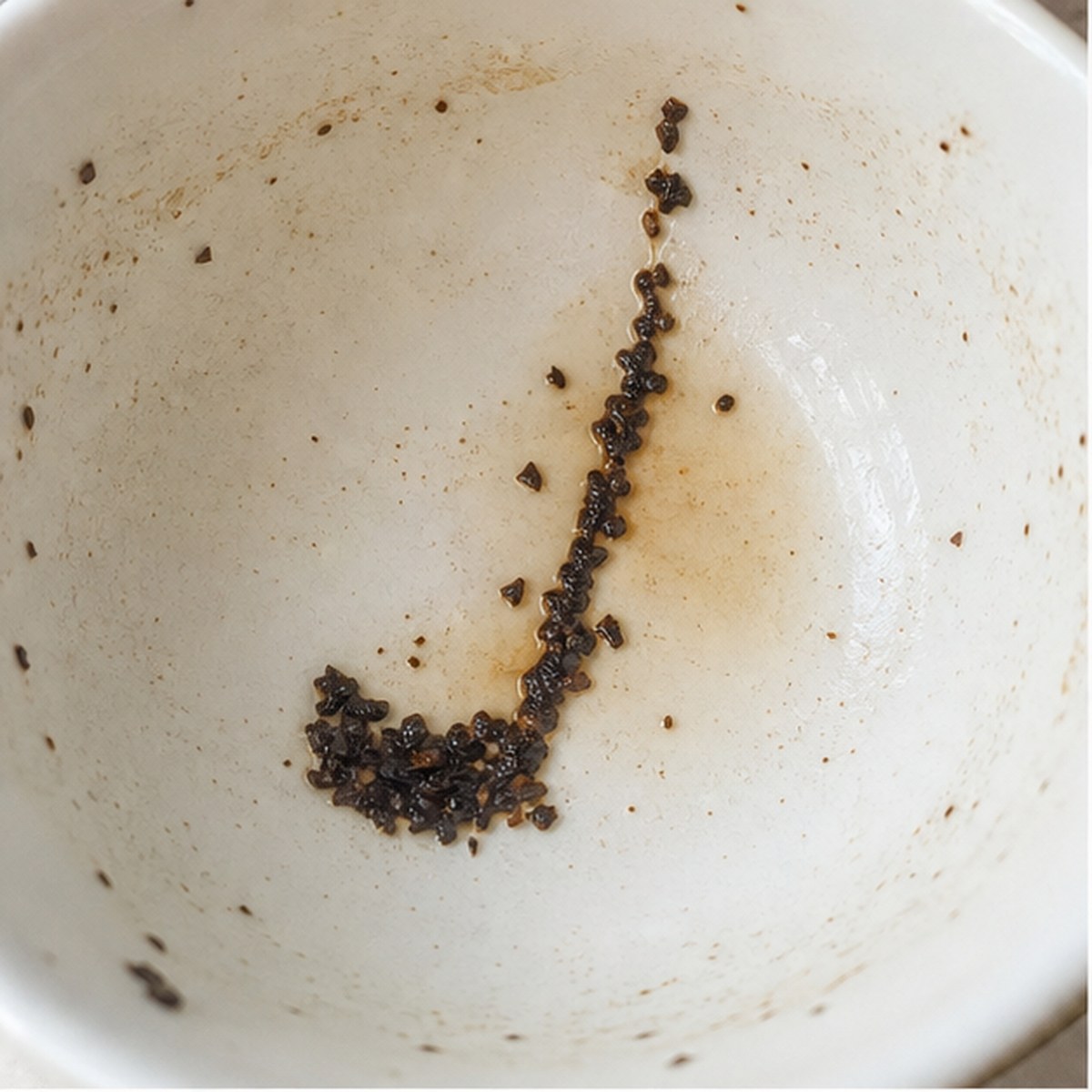Hockey-Stick tea leaf reading cup example