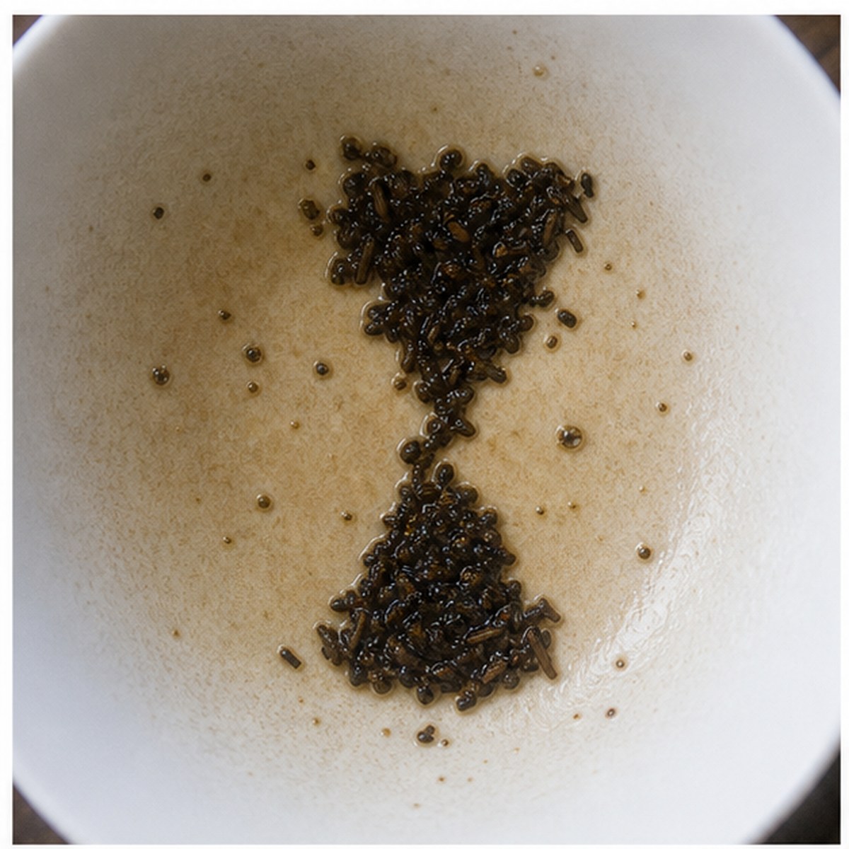Hour-Glass tea leaf reading cup example
