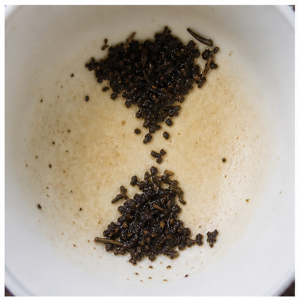 Hourglass tea leaf reading cup example