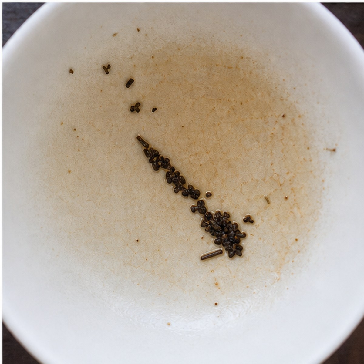 Knife tea leaves cup variation three
