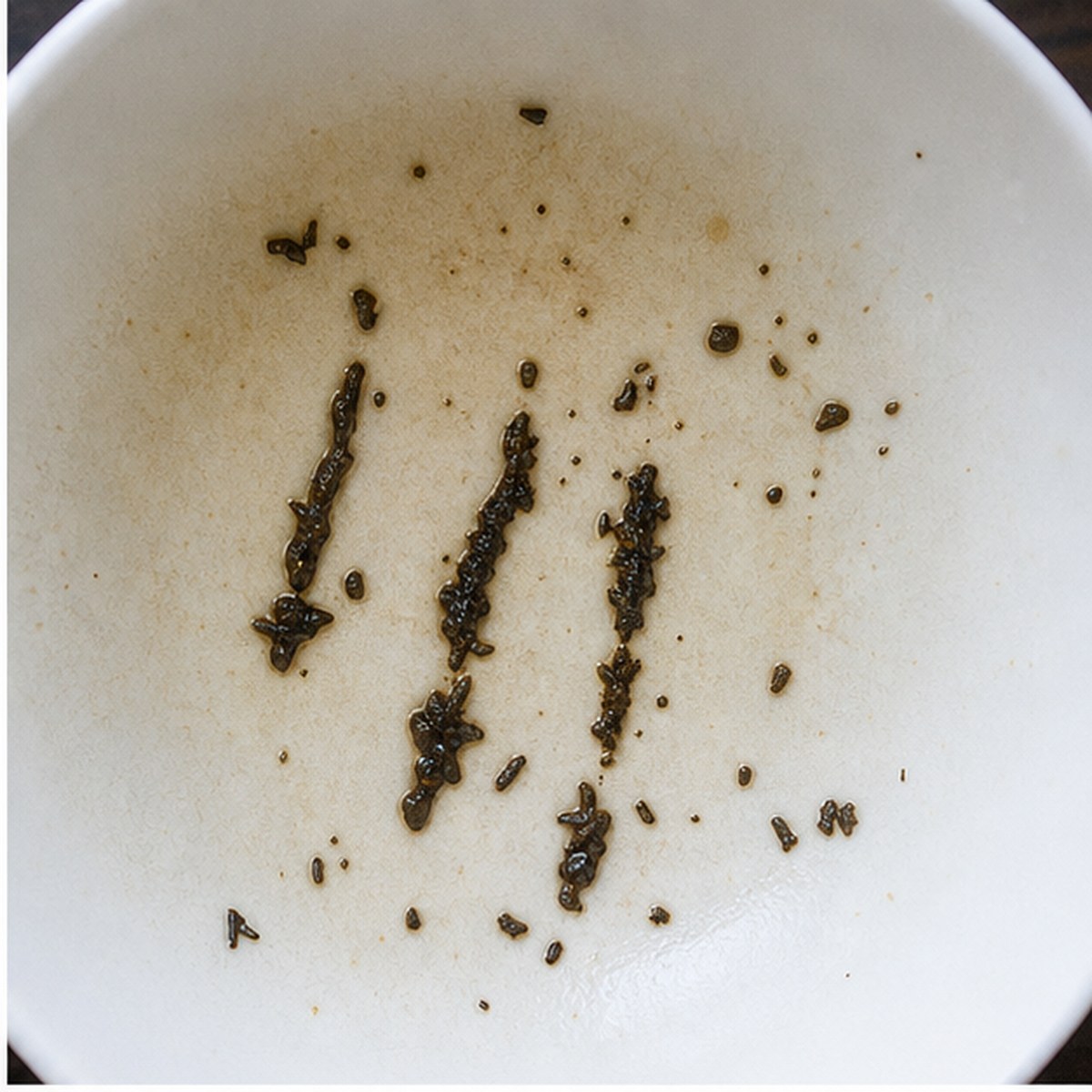 Knives tea leaves cup variation one