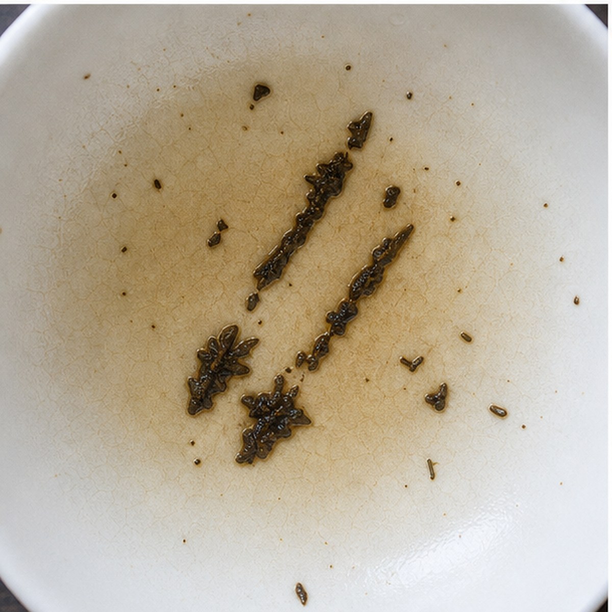 Knives tea leaves cup variation two