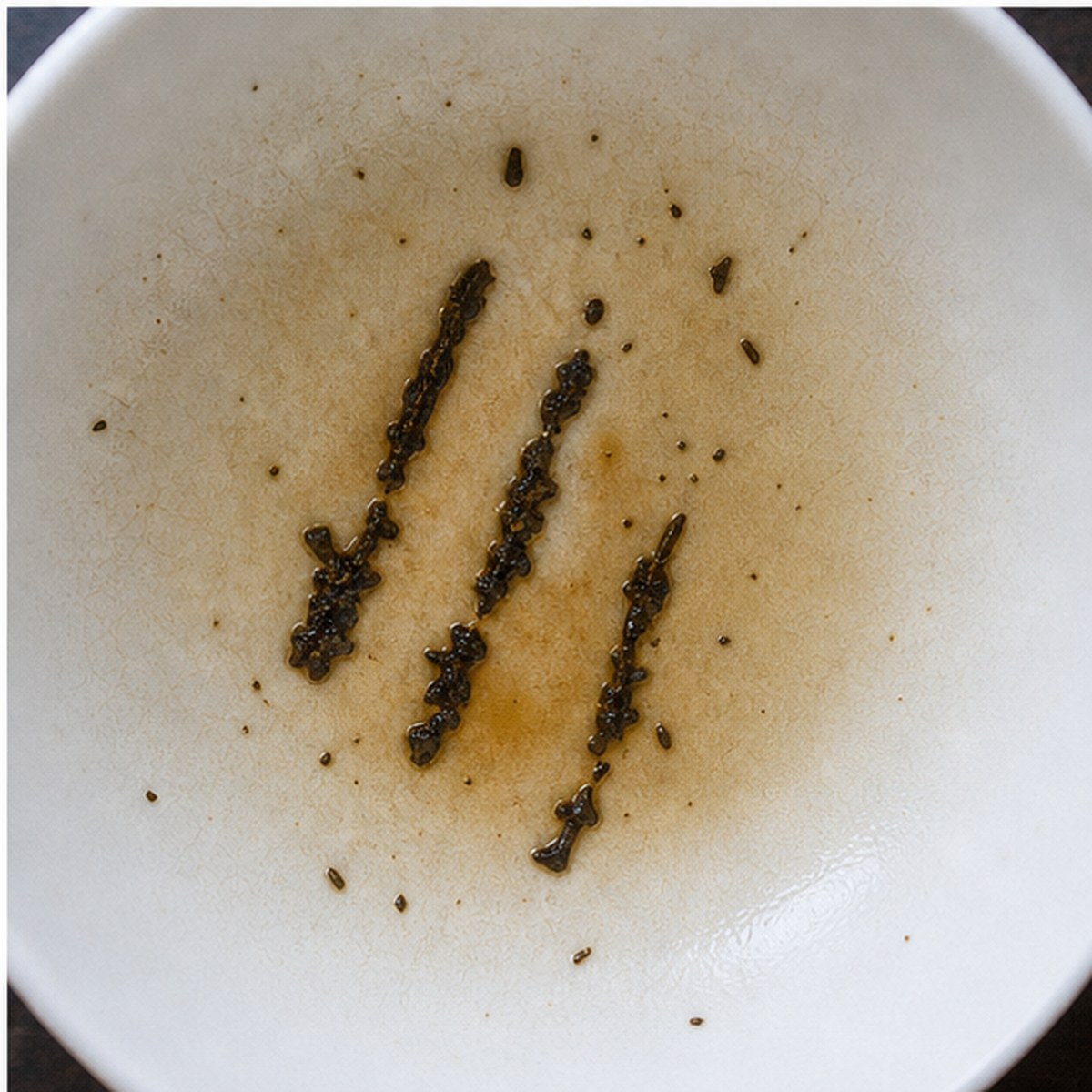 Knives tea leaves cup variation three