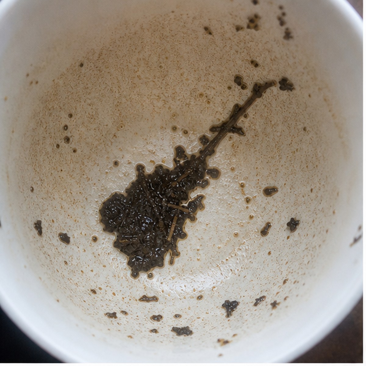 Lute tea leaf reading cup example