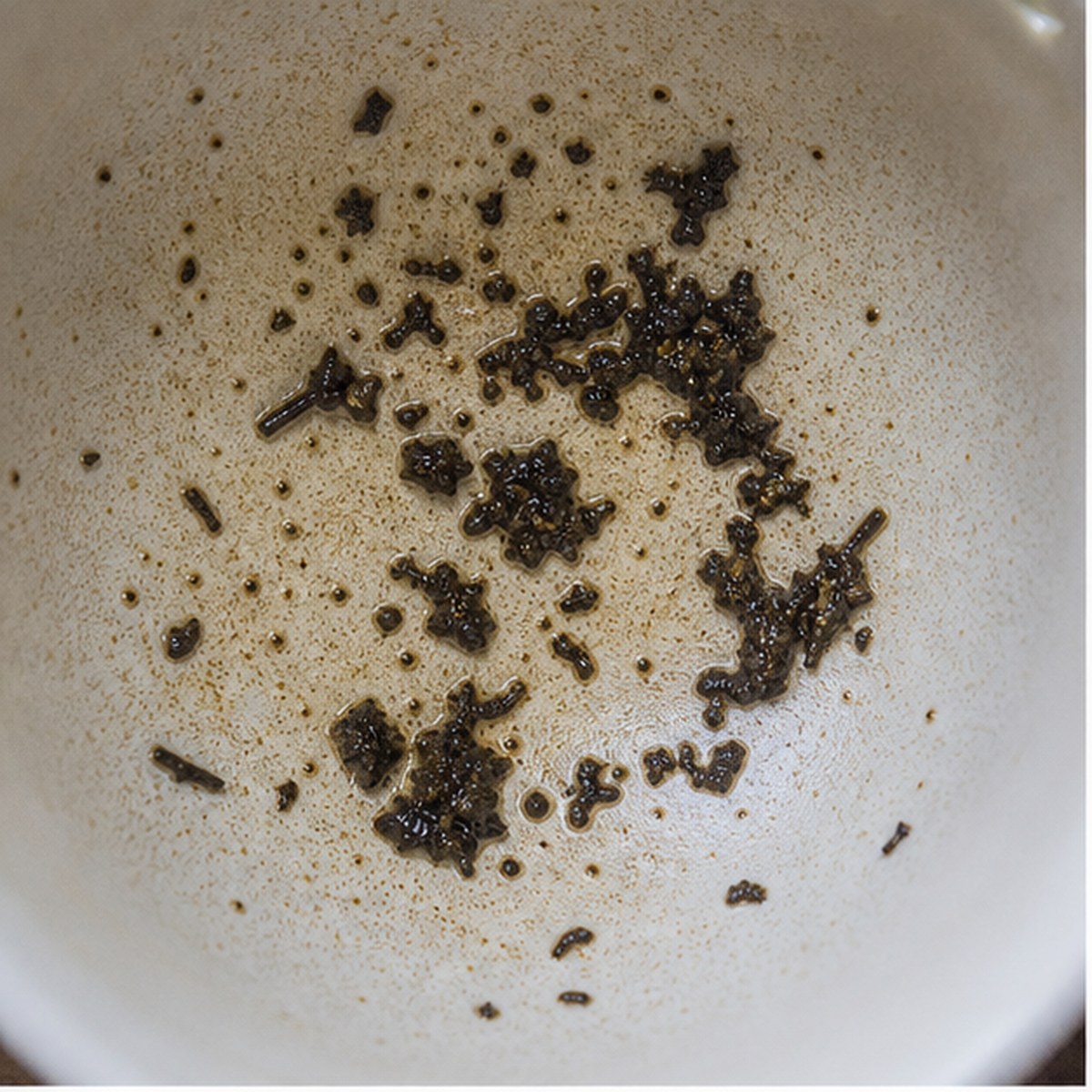 Magnifying Glass tea leaf reading cup example