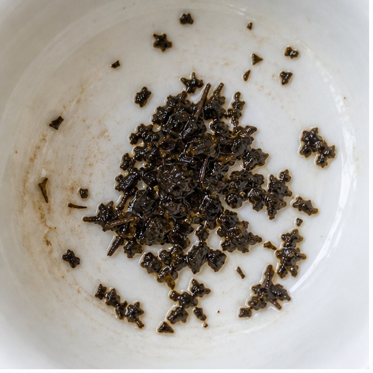 Overcoat tea leaf reading cup example