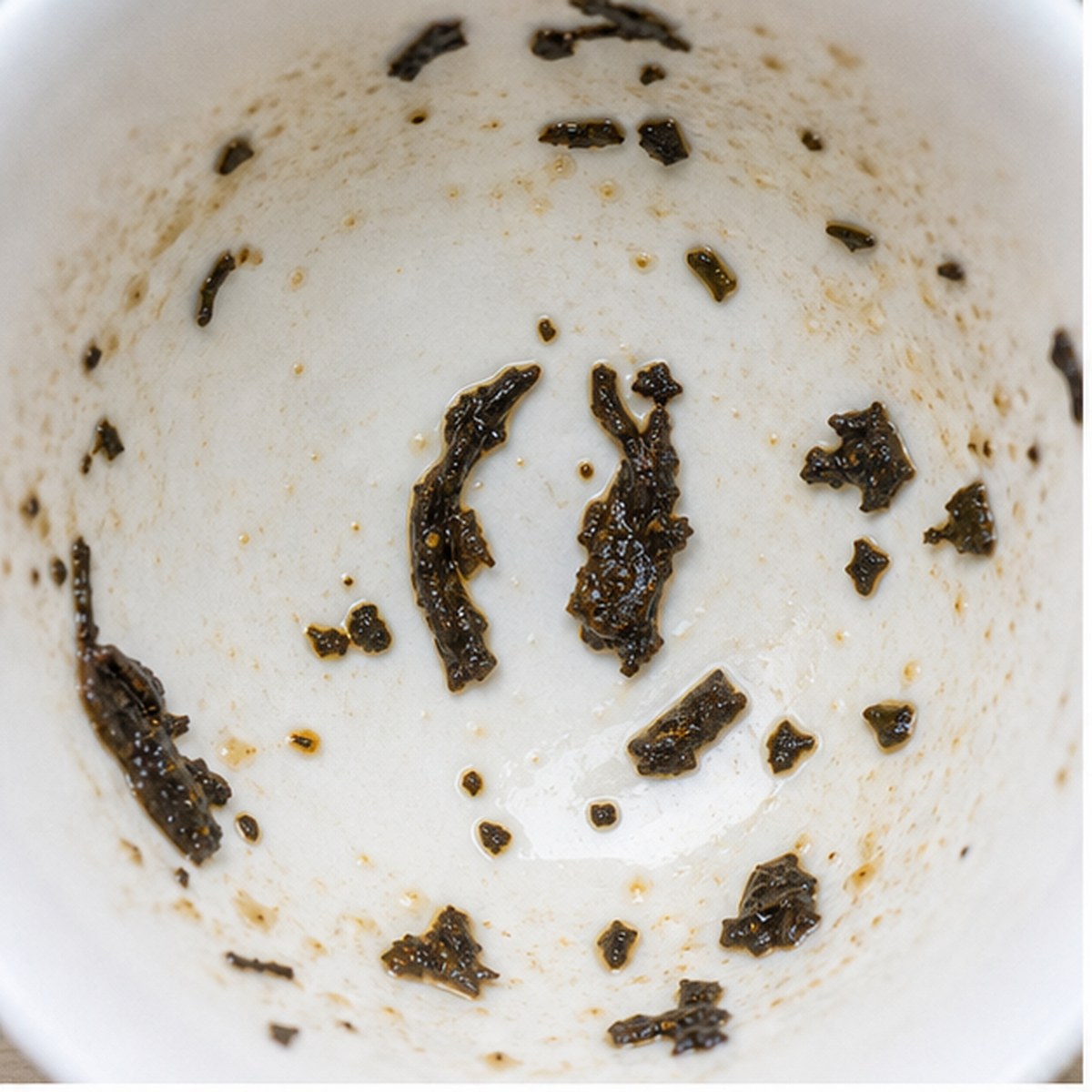 Pincers tea leaf reading cup example