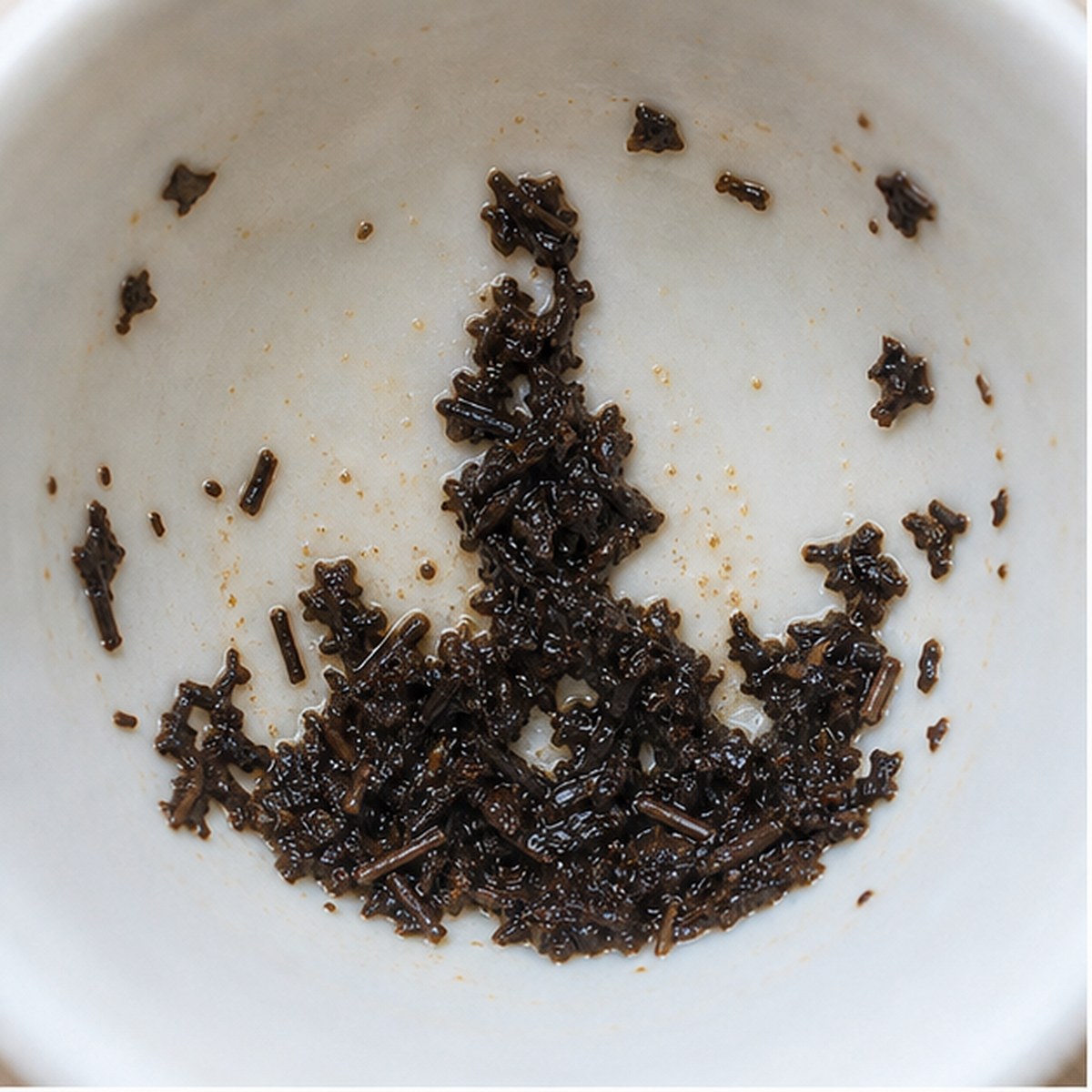 Queen tea leaf reading cup example
