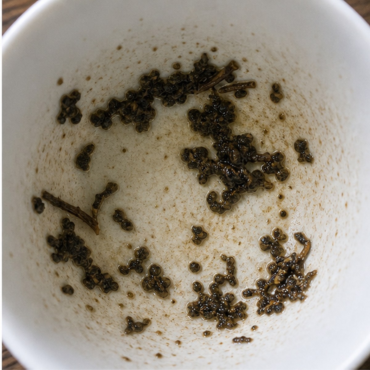 Wreath tea leaves cup variation one
